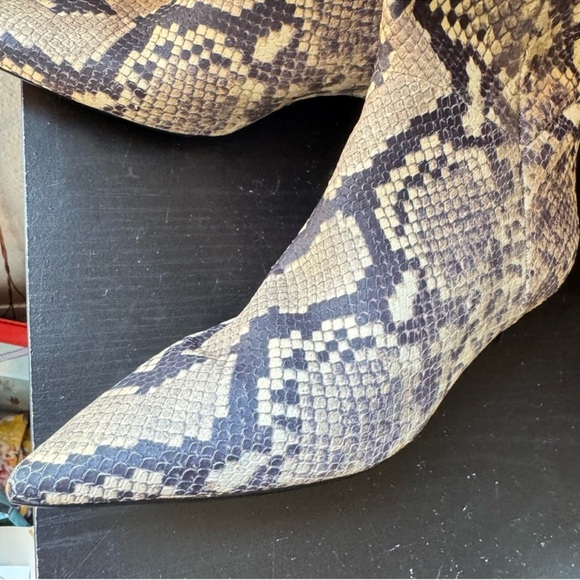 NWT Gianni Bini Gianna Snake Print Kitten Heel Tall Boots Sz 7 - Picture 4 of 7